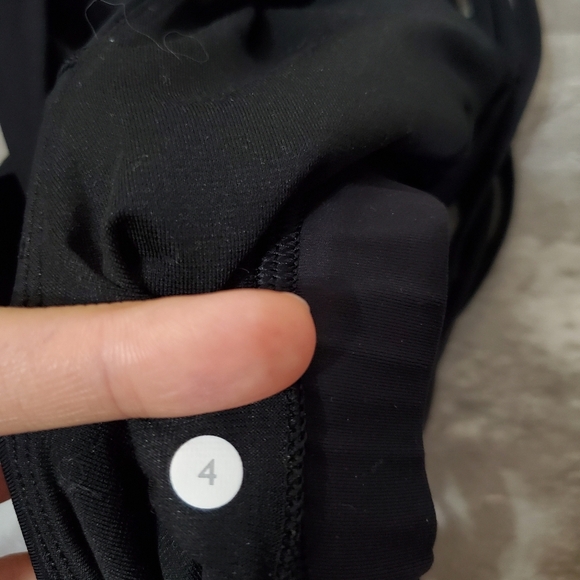 Lululemon Beat The Heat Tank. Black. 2 In 1 Tank & Bra (No Pads). Size 4. - Picture 5 of 9